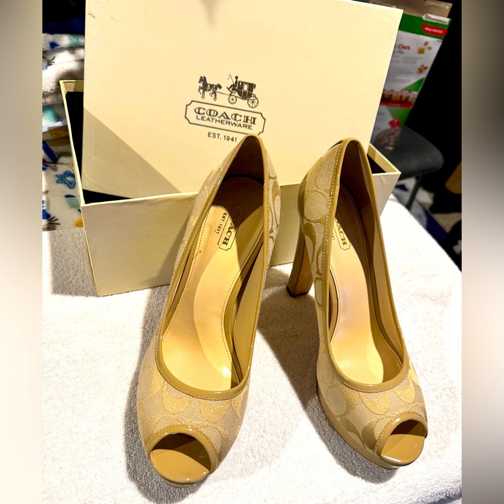 Coach women’s heels, Brianna 12 cm light khaki/sand size 8 1/2 medium. Peep toe